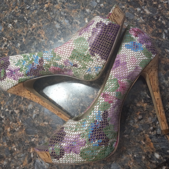 Torta Caliente Heels - Picture 7 of 13